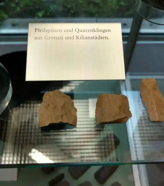 Arrowheads and quartzite blades